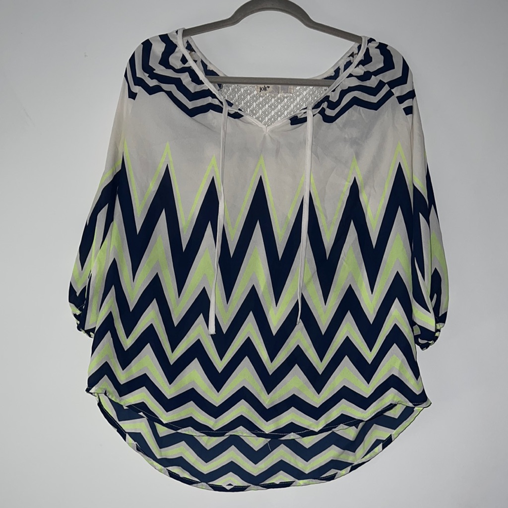 Medium Jolt Patterned Blouse